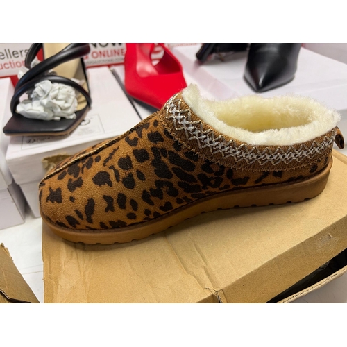 3131 - X5 LADIES NEW MIXED FOOTWEAR, ASSORTED SIZES
