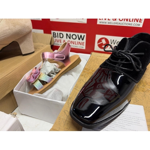 3132 - X5 LADIES NEW MIXED FOOTWEAR, ASSORTED SIZES