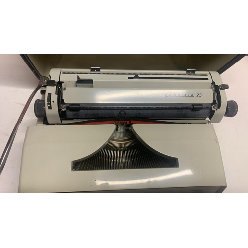3176 - VINTAGE GABRIELE 25 TYPEWRITER