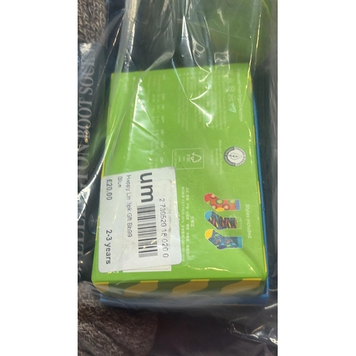 3376 - LARGE BAG OF MAINLY NEW SOCKS