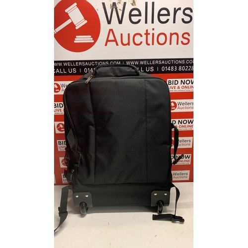 1018 - NEW CABIN MAX COLLAPSIBLE TRAVEL BAG