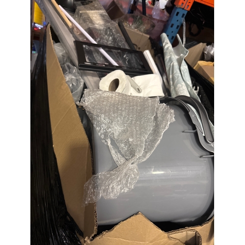17 - PALLET OF MIXED ITEMS