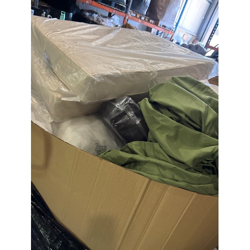 23 - PALLET OF MIXED BEDDING