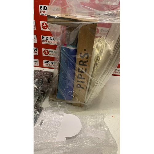 8057 - NEW HOUSEHOLD BUNDLE INC SHELF, STORAGE BOXES AND X30 SCOURING PADS