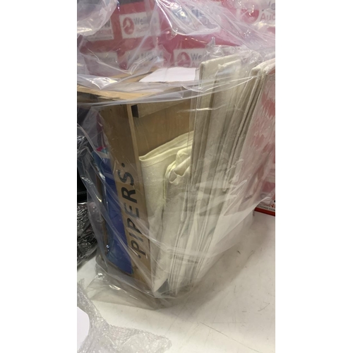 8057 - NEW HOUSEHOLD BUNDLE INC SHELF, STORAGE BOXES AND X30 SCOURING PADS
