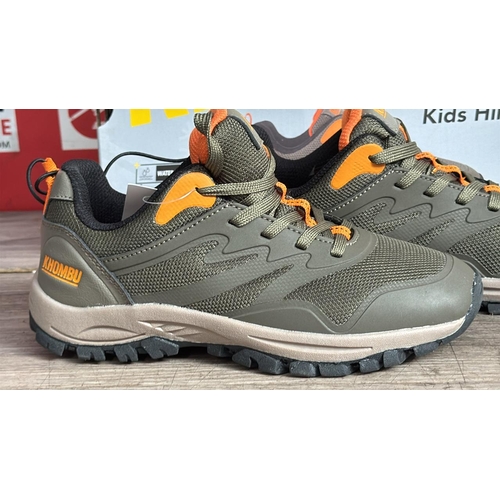 8524 - CHILDRENS NEW & BOXED KHOMBU HIKER TRAINERS / UK 11