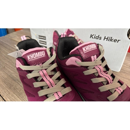 8551 - CHILDRENS NEW & BOXED KHOMBU HIKER TRAINERS / UK 4