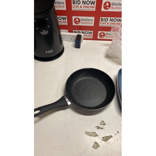 3030 - NEW MASON CASH ROASTING DISH 1.8L AND 1X SMALL FRYING PAN