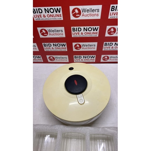 3037 - NEW OXO SALAD SPINNER AND 3X SMALL DRINKING GLASSES