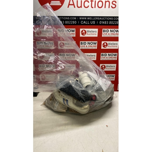 3039 - BAG OF MIXED NEW SHOES