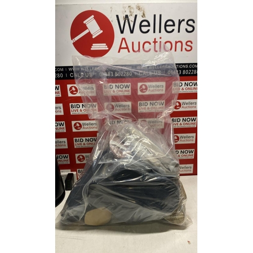 3044 - BAG OF MIXED NEW SHOES