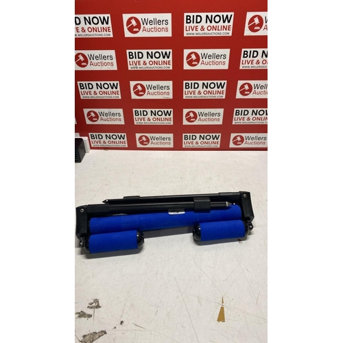 3048 - NEW SENSAS ELECTRIC BLUE FISHING POLE ROLLER