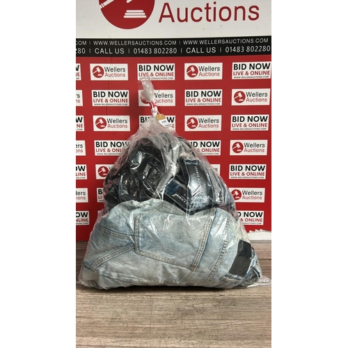 Lot 9037      