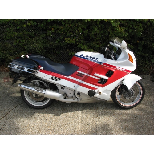 196 - 1990 Honda CBR1000F.  Registration Number: G870 BDG.  Chassis Number: SC242100938.  Engine Number: S... 