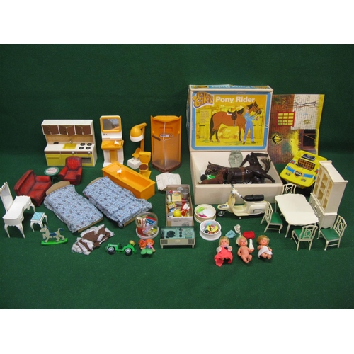 280 - Large quantity of mostly Sindy items to include: kitchen, bathroom, dining room and bedroom furnitur... 