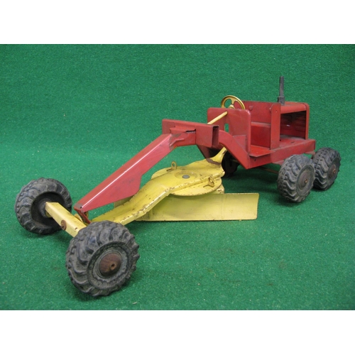 289 - Triang tinplate six wheel grader with working steering and adjustable dozer blade, finished in red a... 