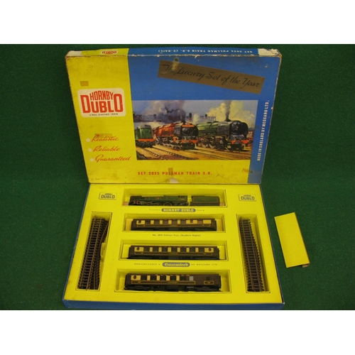 452 - Boxed Hornby Dublo 2 Rail train set No. 2035 Pullman Train SR, The Luxury Set Of The Year containing... 