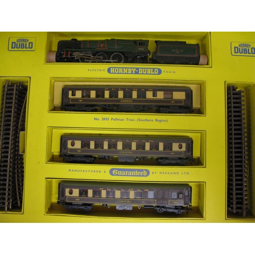 452 - Boxed Hornby Dublo 2 Rail train set No. 2035 Pullman Train SR, The Luxury Set Of The Year containing... 