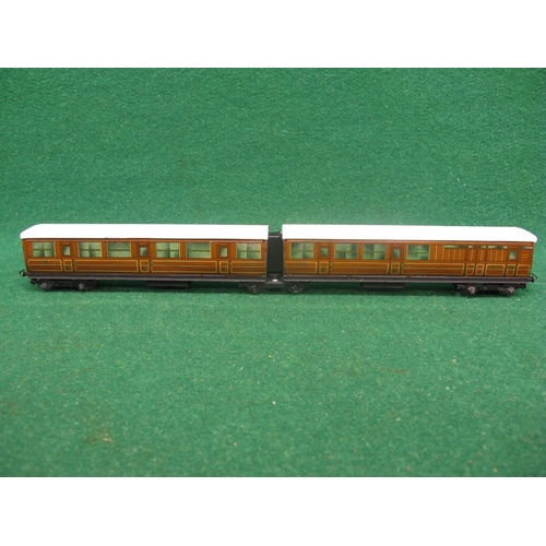 524 - Pre-war Hornby Dublo LNER articulated 3rd Class teak coaches Nos. 45401 and 45402 (with replacement ... 