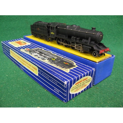 537 - Late 1950's Hornby Dublo LT25 3 Rail 8F 2-8-0 locomotive and tender No. 48158 in late BR black, boxe... 