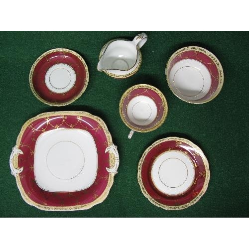 222 - Grosvenor china Ye Olde English pattern tea set to comprise: twelve tea cups, saucers and side plate... 