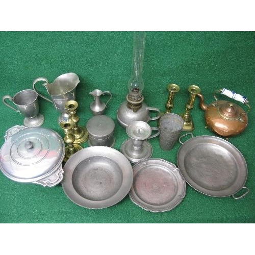 284 - Group of brass, copper and pewter ware to include: copper kettle, two pairs of brass candlesticks, p... 