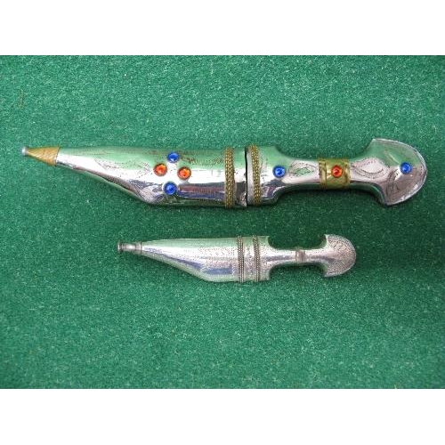 301 - 925 sterling silver sheathed knife having engraved decoration - 5