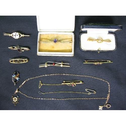 331 - Group of eight gold bar brooches together with a quantity of other jewellery