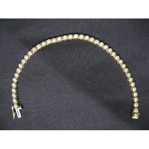 332 - 9ct gold and Diamond tennis bracelet each link being set with a round cut Diamond and having snap cl... 