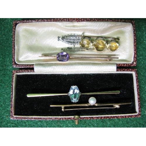 335 - 9ct gold bar brooch set with single Aquamarine in claw setting and contained in fitted box together ... 