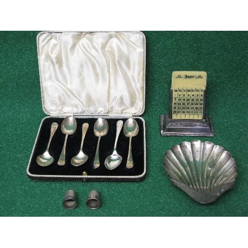 383 - Group of silver items to comprise: set of six silver cased tea spoons, shell shaped dish and a silve... 