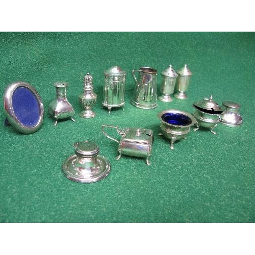 384 - Group of silver and silver plated items to comprise: two capstan ink wells, square formed mustard po... 