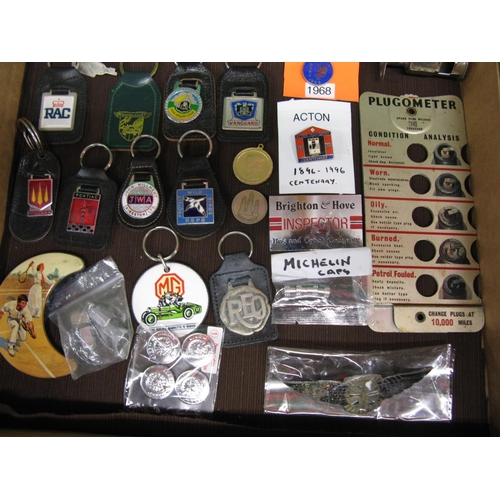 126 - Tray of small mixed auto-memorabilia to include: quantity of badges for BMW and The Stig, keyrings, ... 