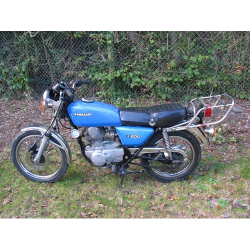 257 - 1977 Kawasaki Z200.  Registration No. MJY 974R.  Chassis No. KZ200A-000671.  Engine No. KZ200AE00057... 