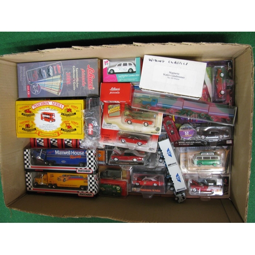 333 - Box of mostly boxed smaller scale model cars and lorries from Matchbox-International, Johnny Lightni... 