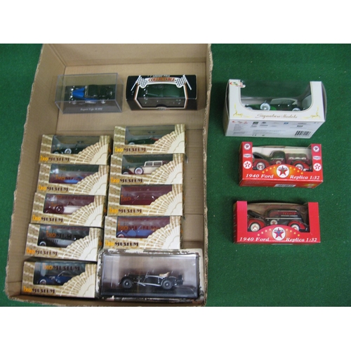 386 - Fifteen boxed Vintage car models including nine ixo-Museum 1:43 scale cars