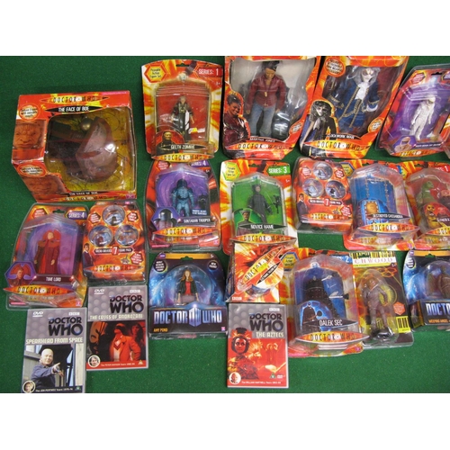 393 - Collection of approx twenty three  TV series based items to include: Dr Who boxed plastic figures, D... 