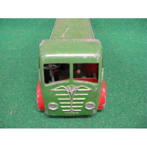 447 - Shackleton 1948-1952 clockwork diecast Foden FG six wheeled flat bed lorry in green with red wings a... 