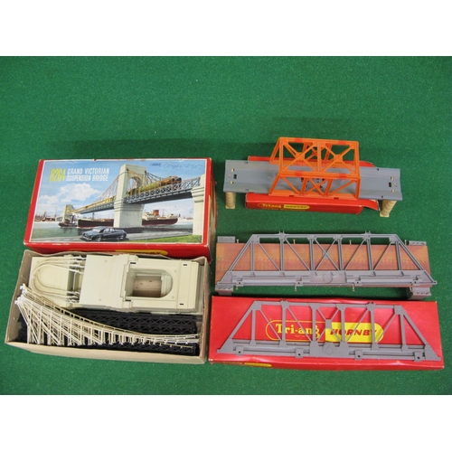 463 - Three Triang/Hornby OO scale boxed bridge kits to comprise: R657 Girder Bridge (appears complete), R... 