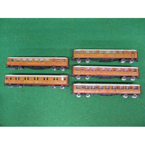 464 - Five loose Hornby OO scale Gresley teak coaches to include: Buffet car, Sleeping car, 1st Class corr... 