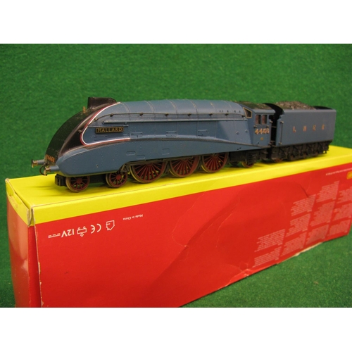 480 - Two boxed Hornby OO scale Super Detail LNER 4-6-2 tender drive locomotives to comprise: Mallard with... 