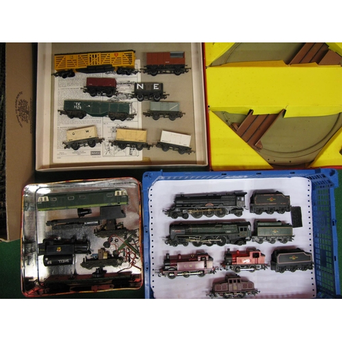 483 - Quantity of Triang and Hornby OO scale items to comprise: boxed R408 Turntable, RS613 Steam Freight ... 