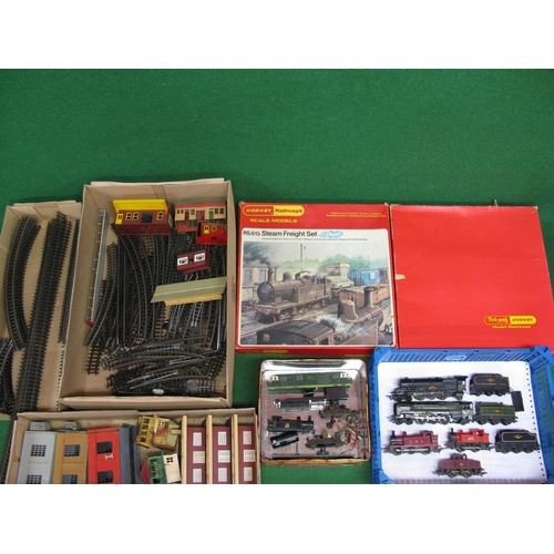 483 - Quantity of Triang and Hornby OO scale items to comprise: boxed R408 Turntable, RS613 Steam Freight ... 