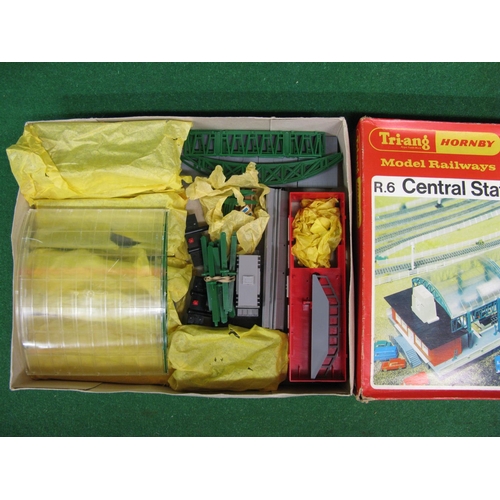 485 - Triang/Hornby OO scale boxed R6 Central Station Set with overall glazed roof (appears to be complete... 