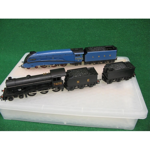 491 - Three unboxed Hornby OO scale steam locomotives to comprise: 1970's B12 4-6-0 No. 7476 in NE black w... 