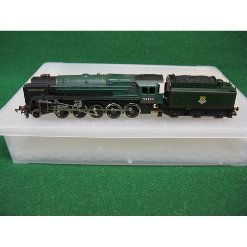 491 - Three unboxed Hornby OO scale steam locomotives to comprise: 1970's B12 4-6-0 No. 7476 in NE black w... 