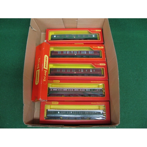 522 - Six boxed Triang/Hornby OO scale bogie coaches to comprise: three maroon BR Mk1, one green BR Mk1 an... 