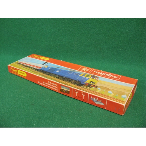 525 - Triang/Hornby boxed R645 Freightliner train set containing: blue Hymek D7063 and three bogie contain... 