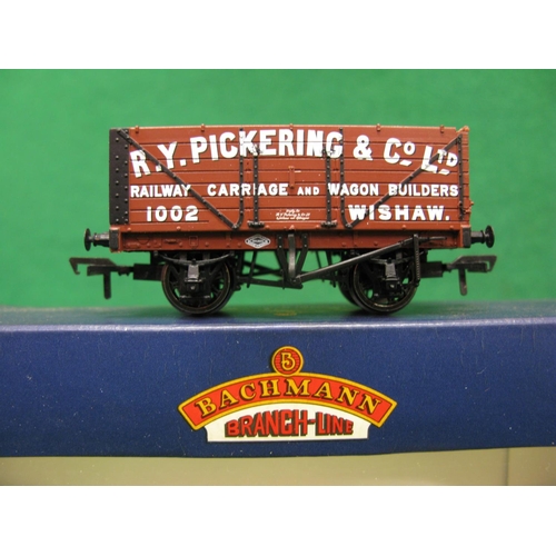 528 - Ten boxed Bachmann OO scale four wheel open goods and tank wagons to include: Charles Roberts & Co. ... 