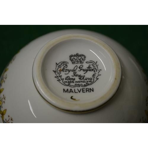 301 - Good quantity of Royal Grafton Malvern tea and dinnerware to comprise: two circular lidded tureens, ... 